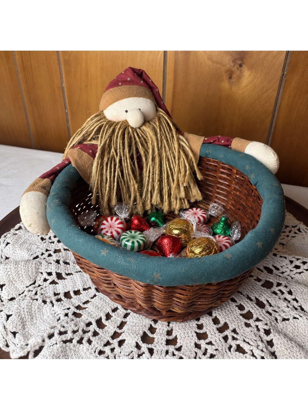 Vintage Santa Basket Hickory Farms 1999 Wicker Christmas Candy Holder